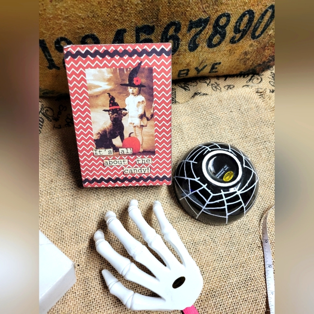 Lot of 2 Halloween decorations ceramic skeleton hand that holds a bow